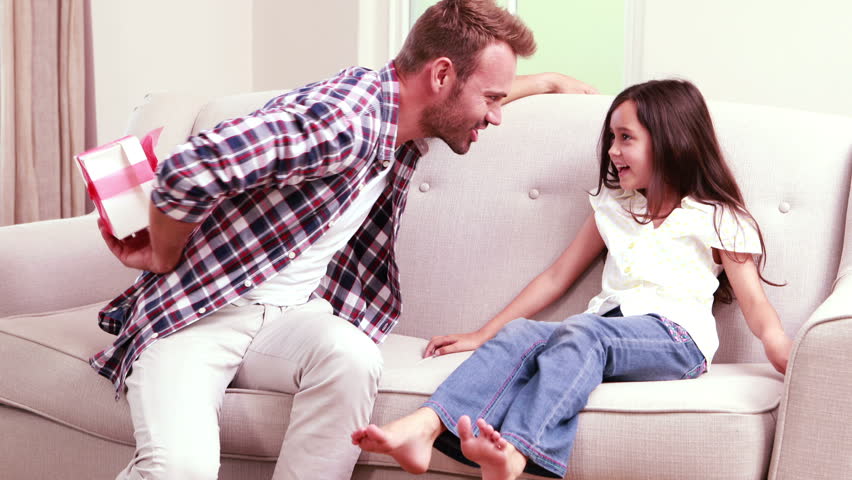 Soignez le cadeau à offrir à votre fille pour son anniversaire