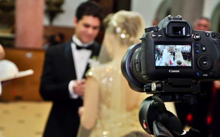 Vous êtes réticent à l’idée de prendre un vidéaste de mariage ? Vous ne devriez pas